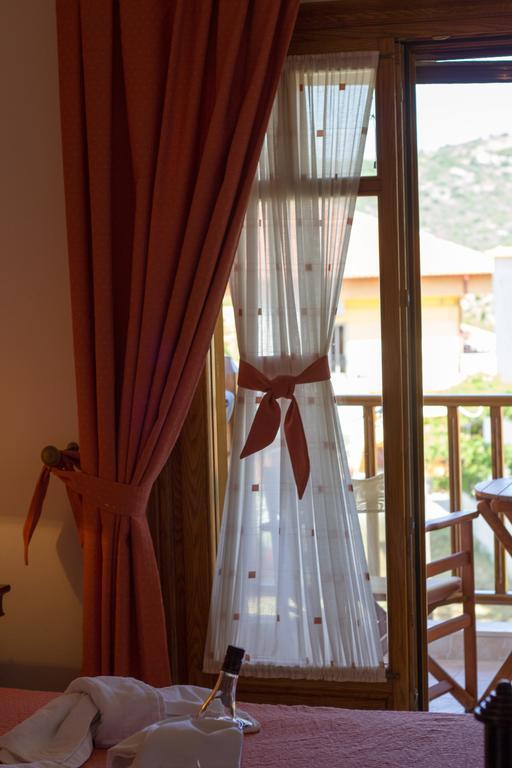 Hotel Ismini Ammouliani Quarto foto